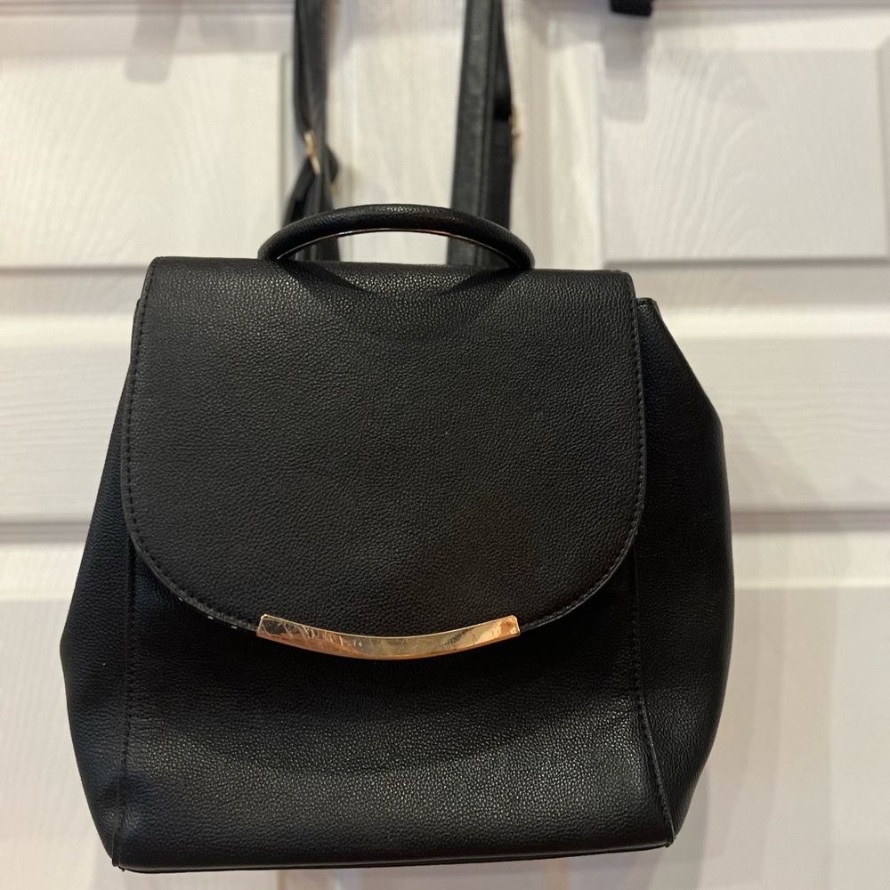 LD purse and backpack multi pockets clean inside